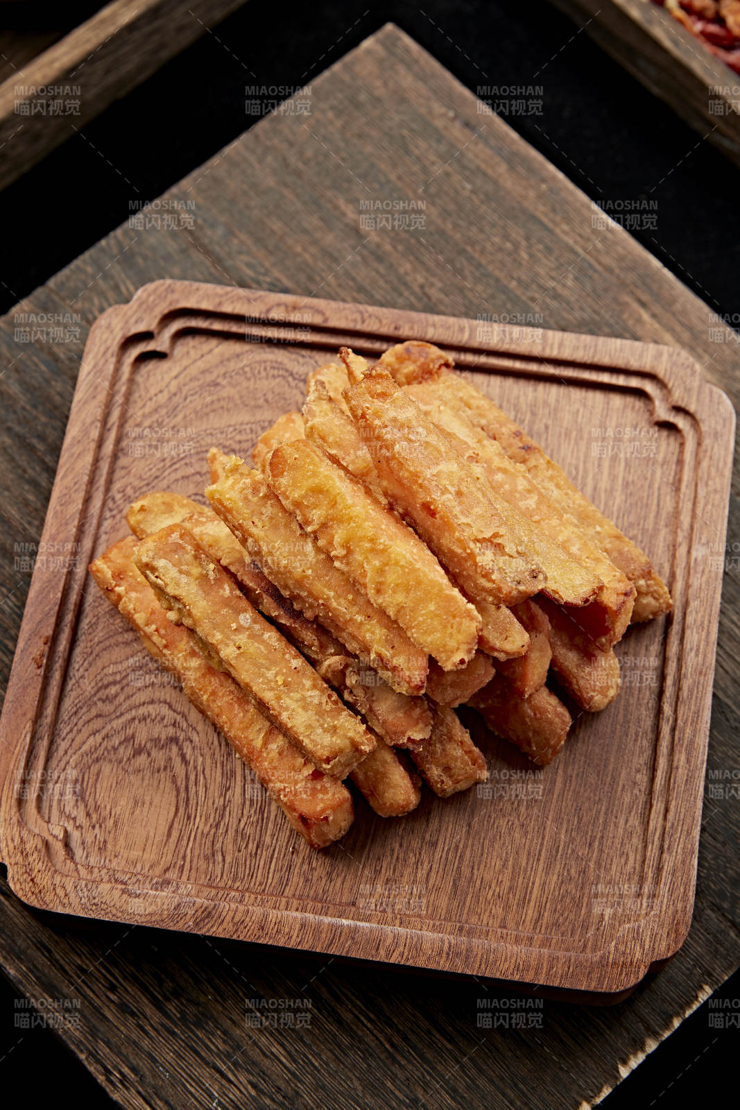 油炸美味地瓜薯条