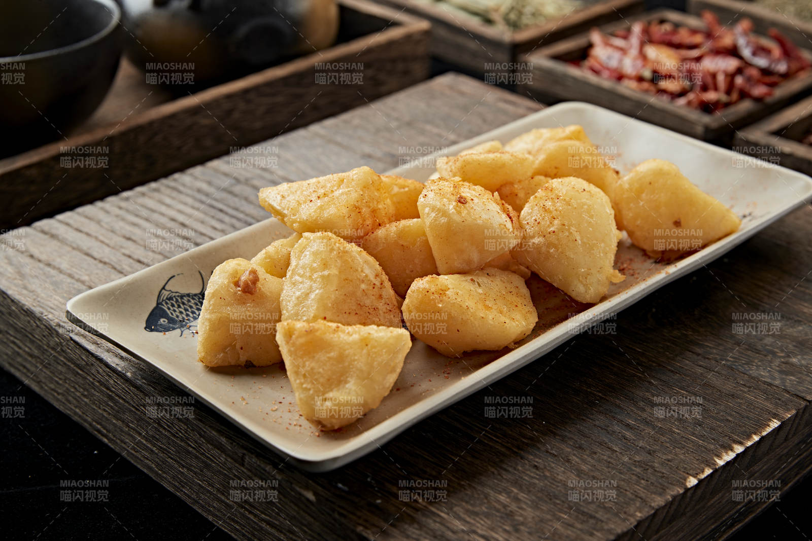 撒粉油炸土豆塊