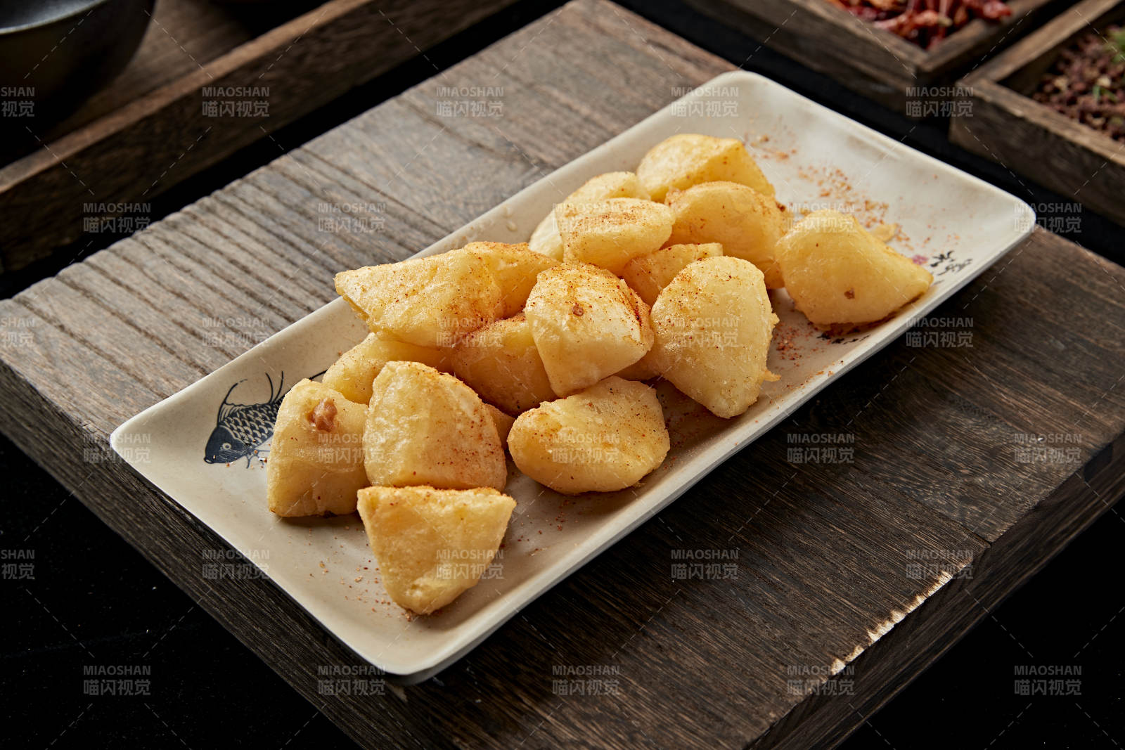 撒粉油炸土豆塊