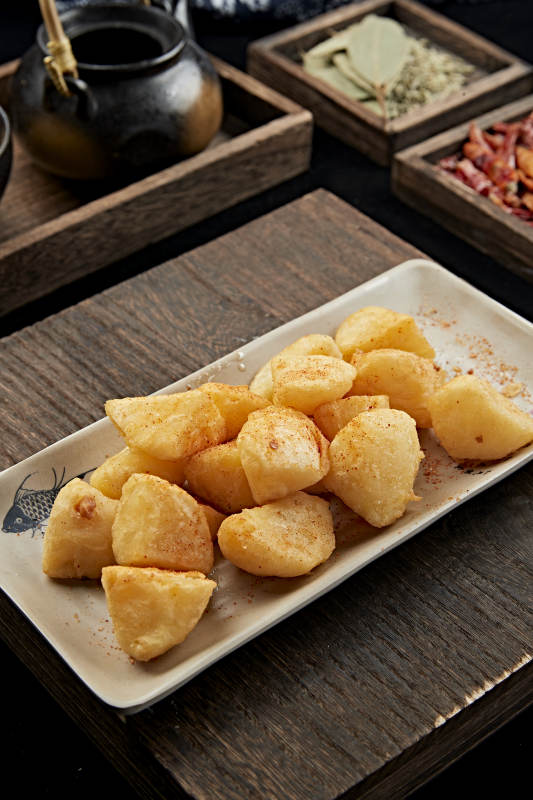 撒粉油炸土豆块