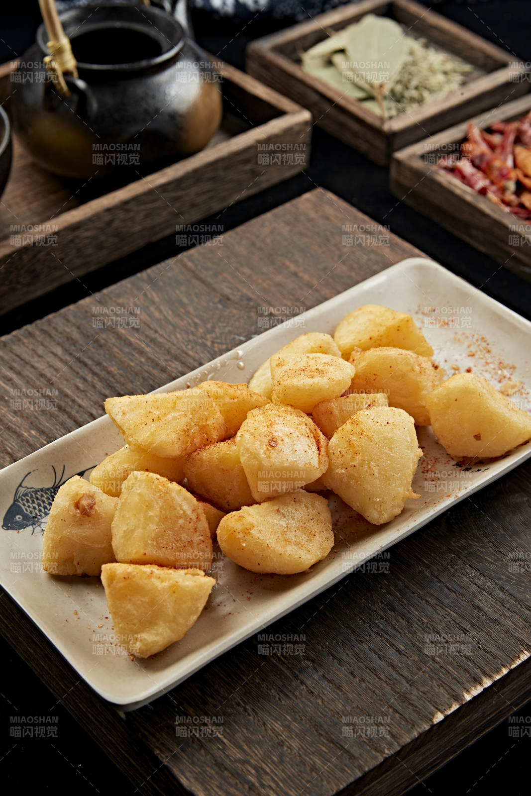 撒粉油炸土豆塊