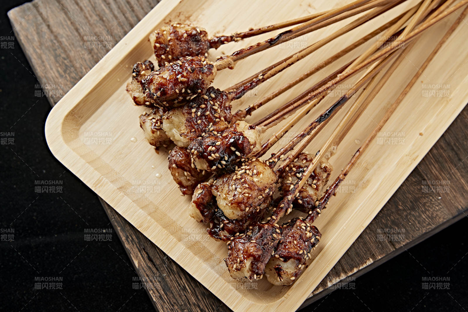 刷酱炭烤美味豆腐糕