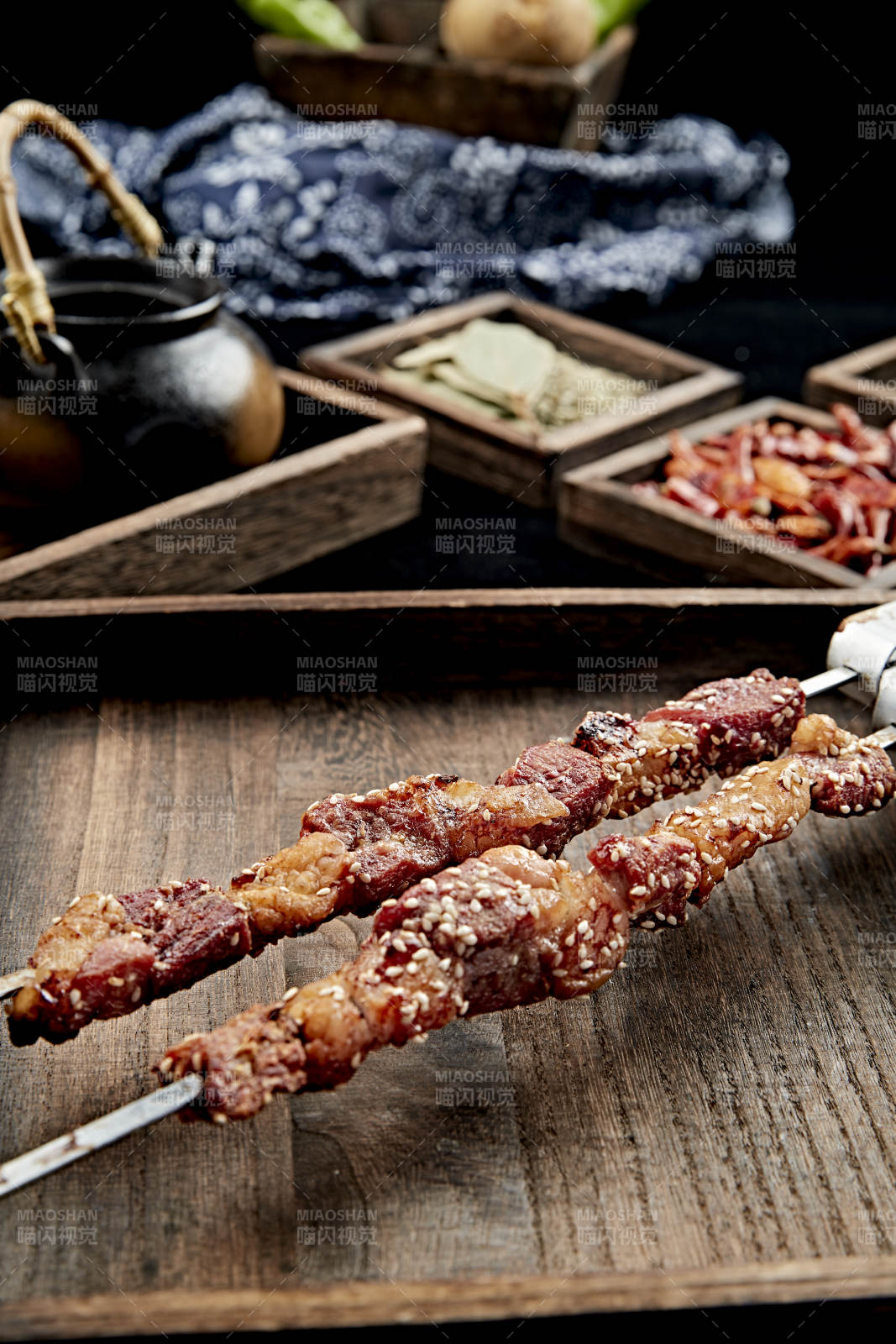 鐵簽串烤大塊羊肉