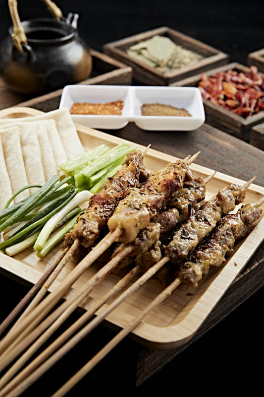 山东淄博美食小饼卷烧烤