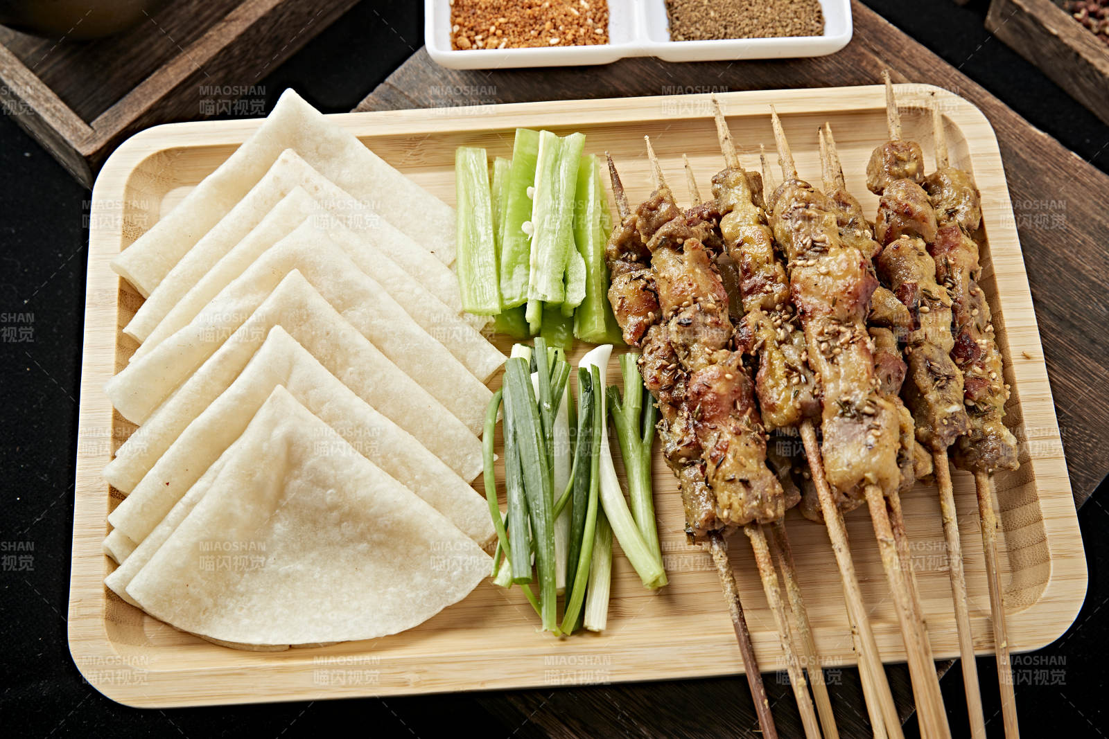 山东淄博美食小饼卷烧烤