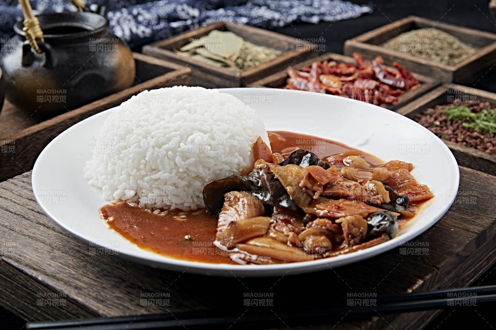 木耳酸菜炒肉盖饭