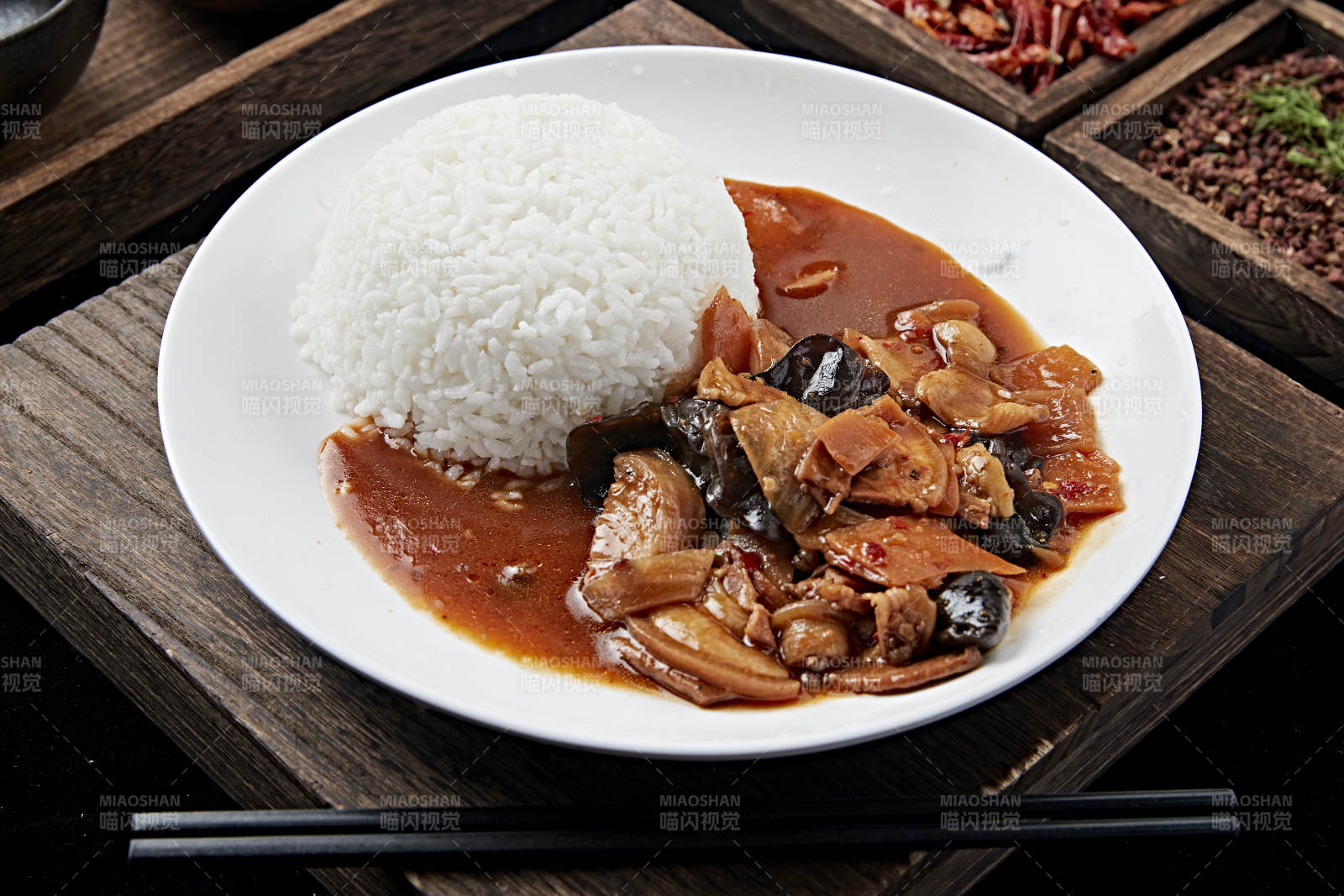 木耳酸菜炒肉盖饭