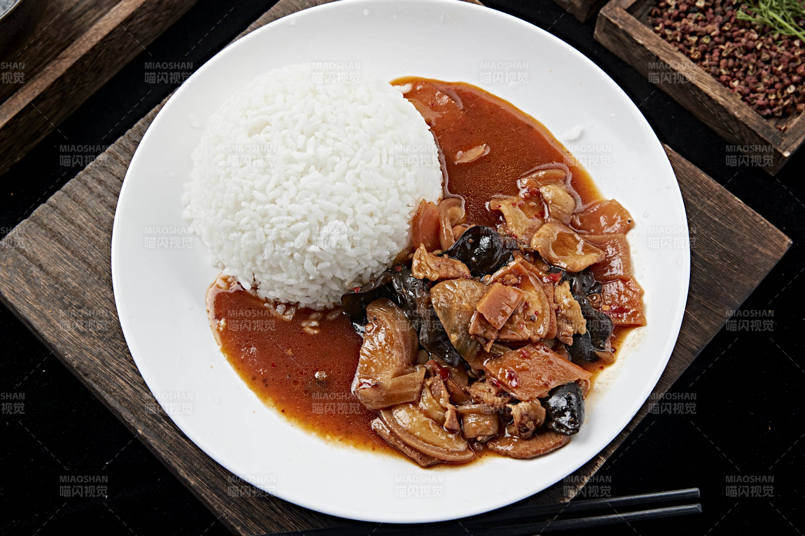 木耳酸菜炒肉盖饭