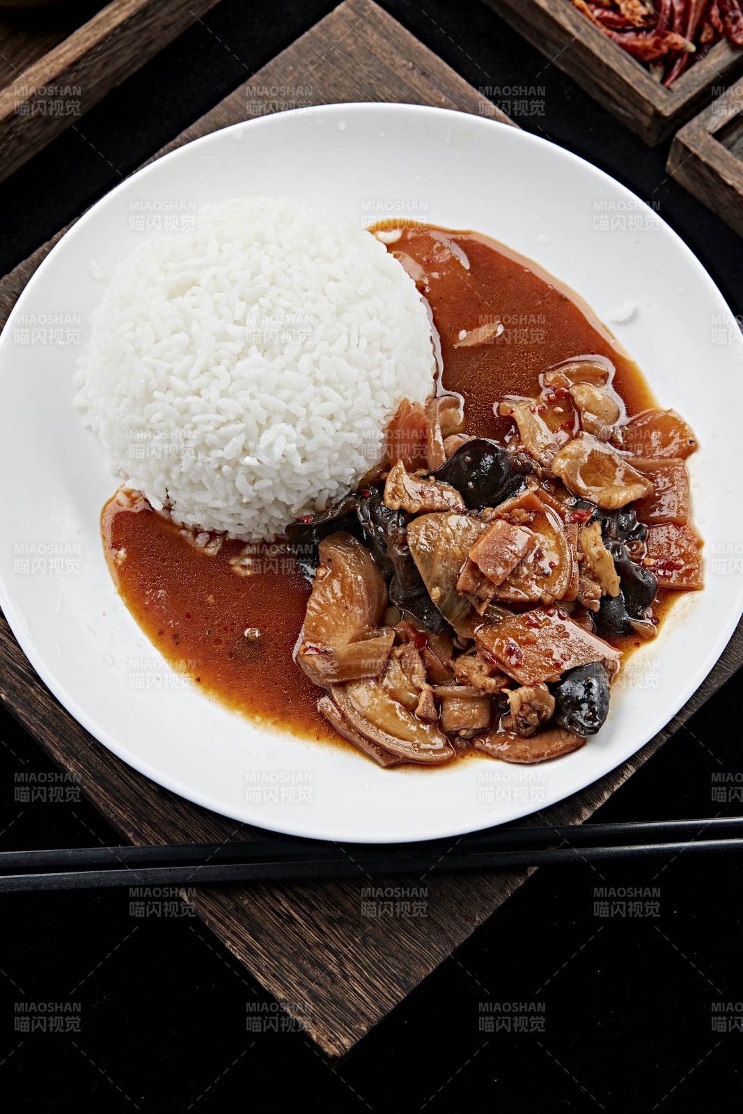 木耳酸菜炒肉盖饭