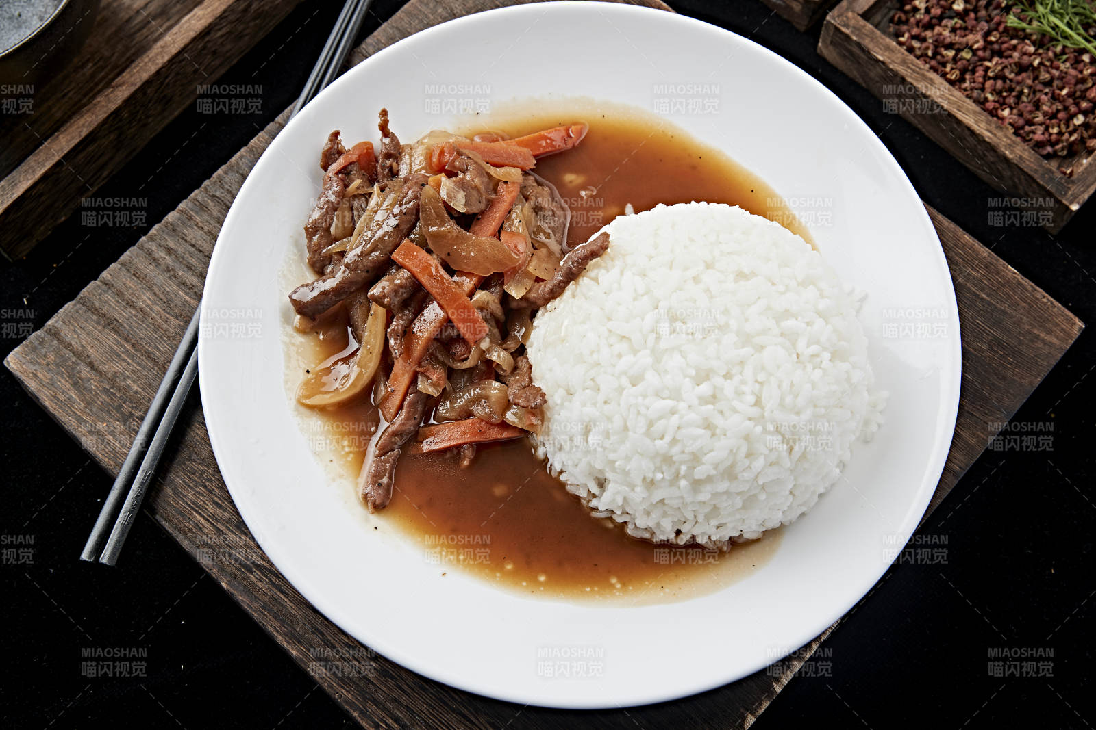 酸菜炒牛柳盖饭