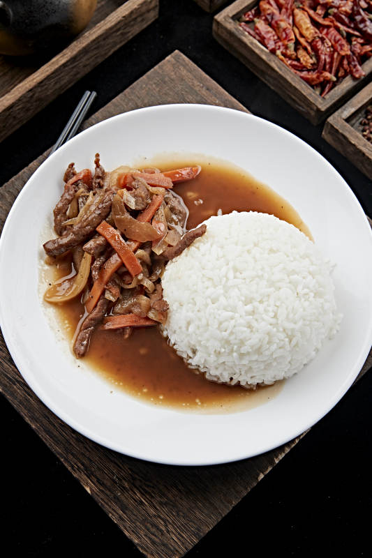 酸菜炒牛柳盖饭