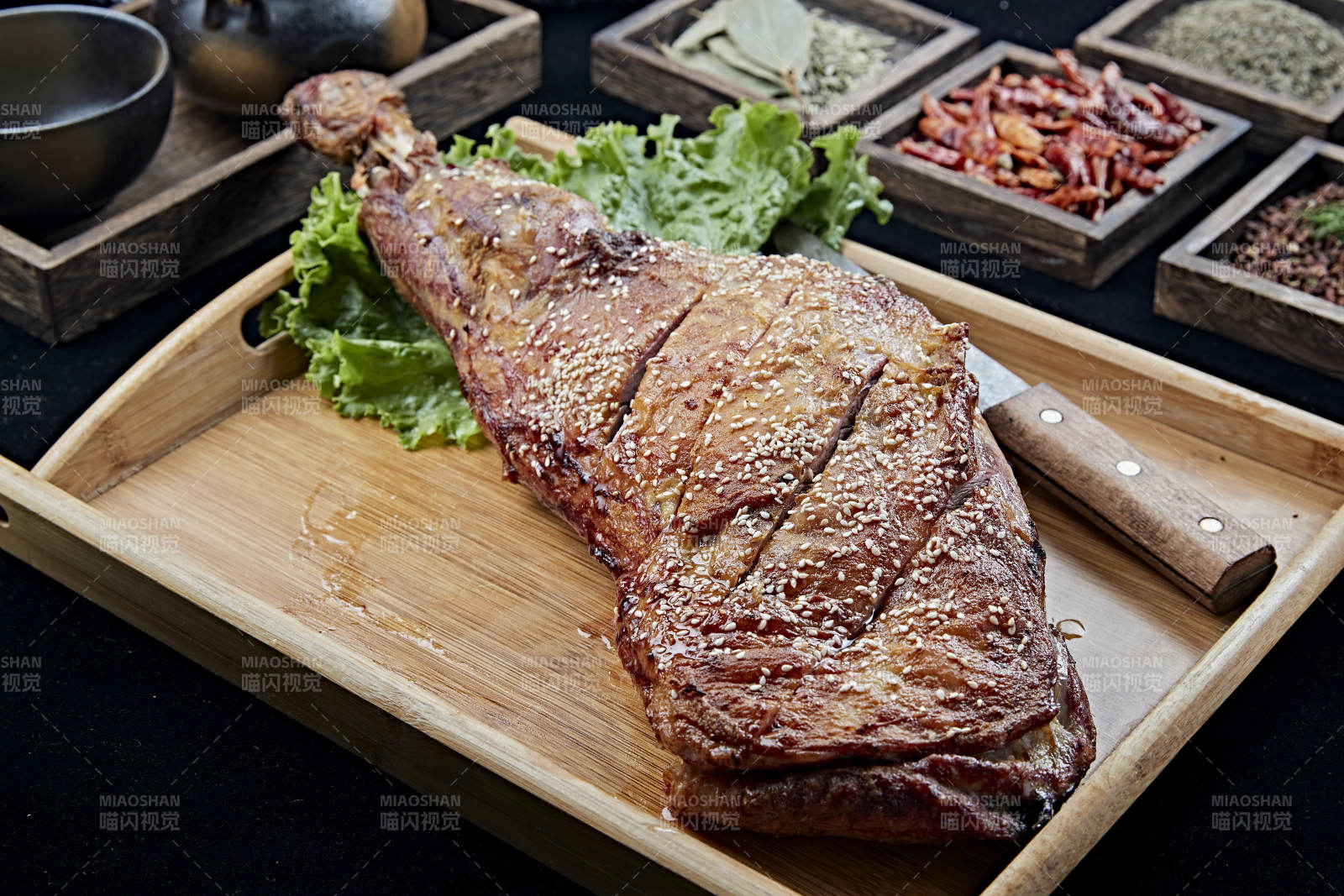 香酥炭烤羊腿
