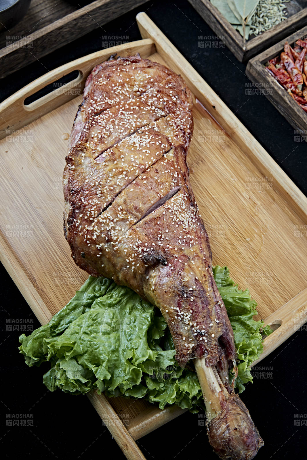 香酥炭烤羊腿