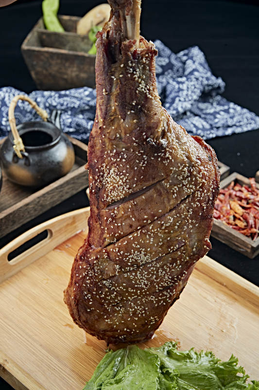 香酥炭烤羊腿
