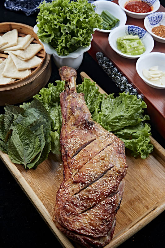 香酥炭烤羊腿