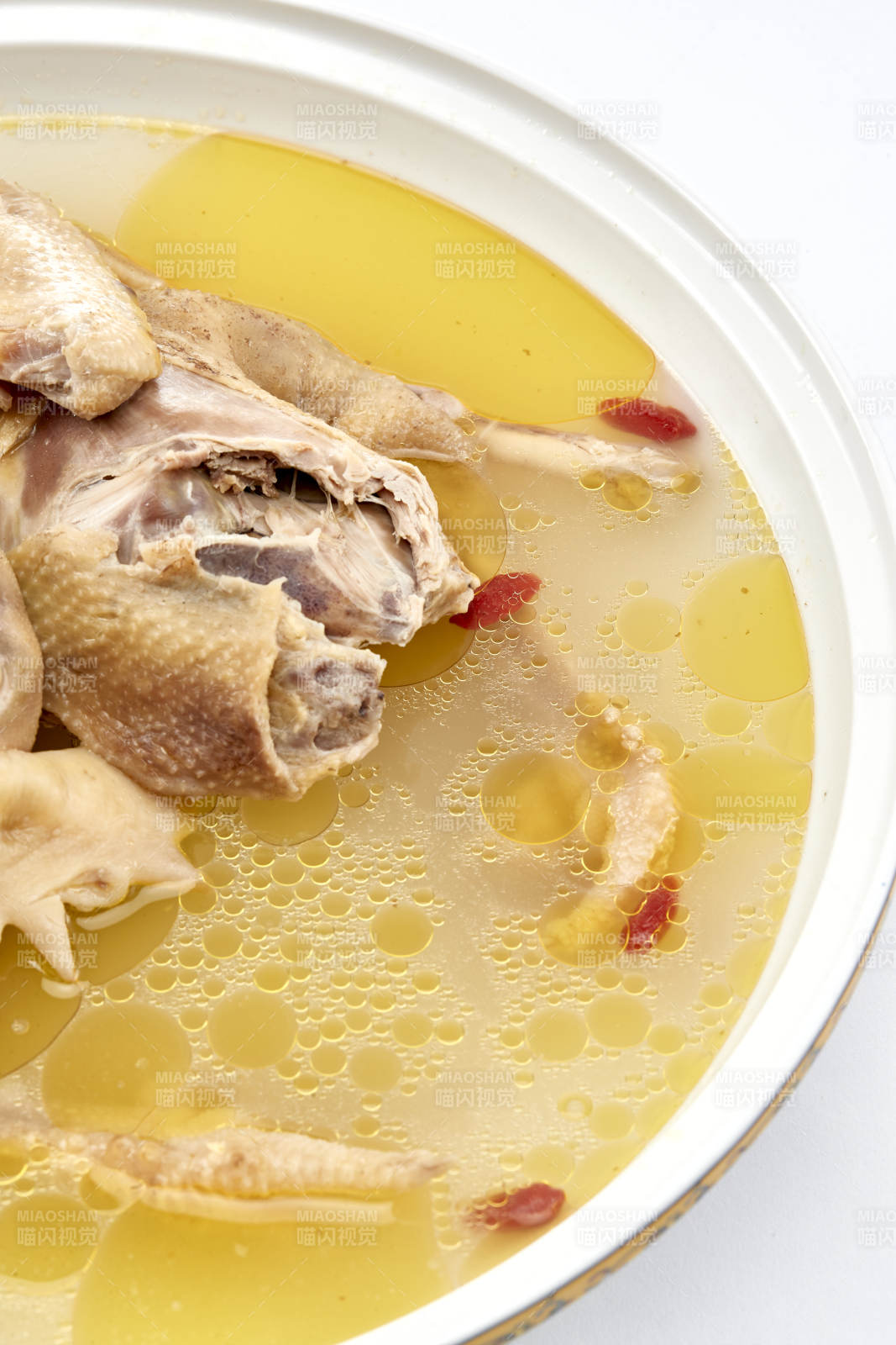 滋补枸杞红枣老鸡汤