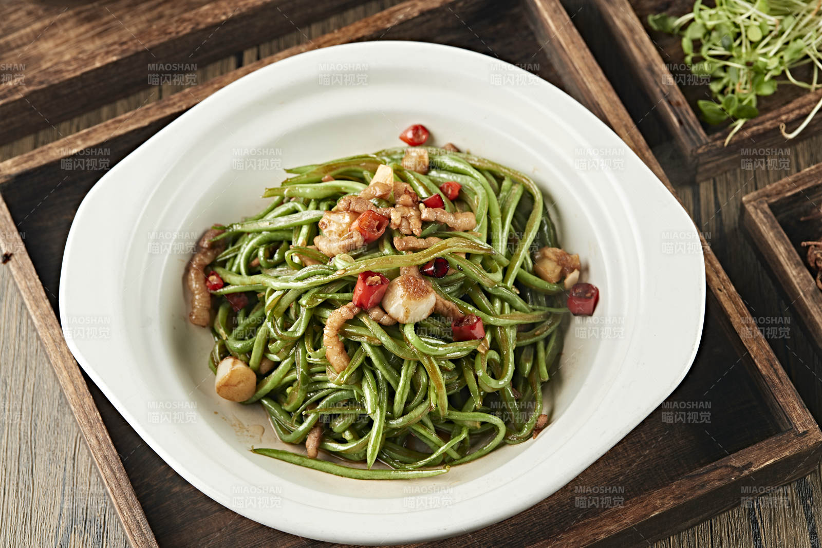 砂锅蒜香五花肉焗豆角丝