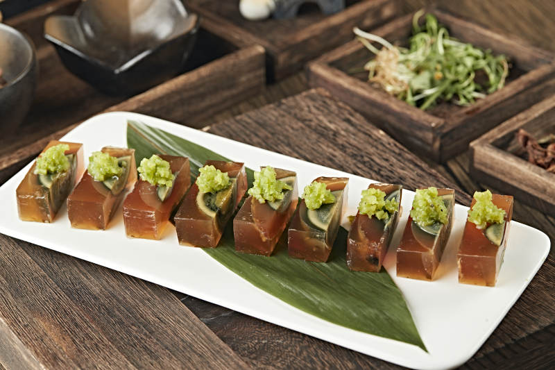 精美凉菜皮蛋猪皮冻