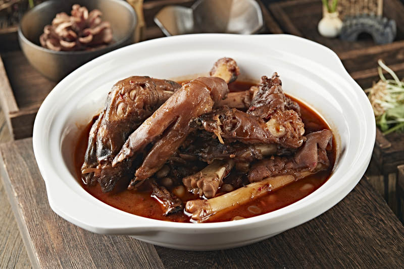 砂鍋紅燜羊蹄