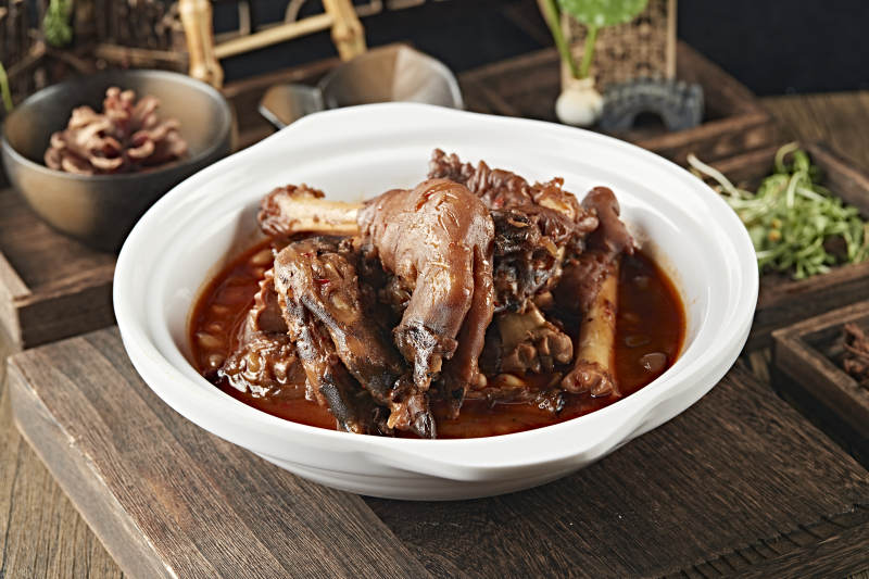 砂鍋紅燜羊蹄