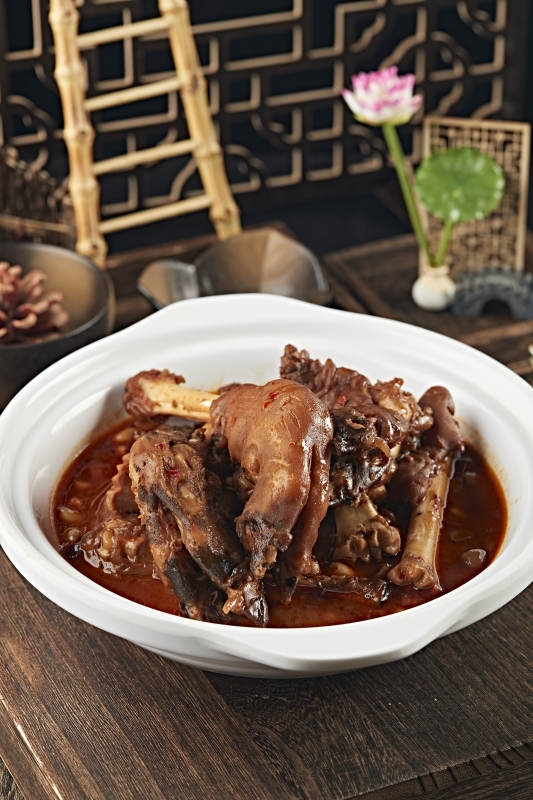 砂鍋紅燜羊蹄