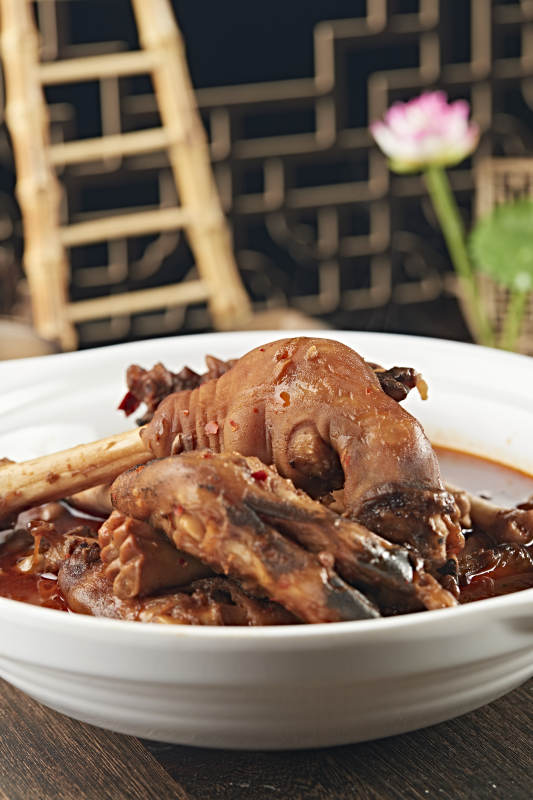 砂鍋紅燜羊蹄