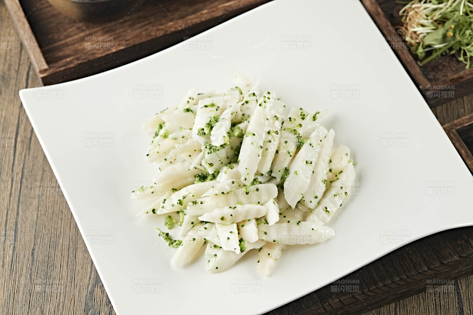 西蓝花碎凉拌马牙山药