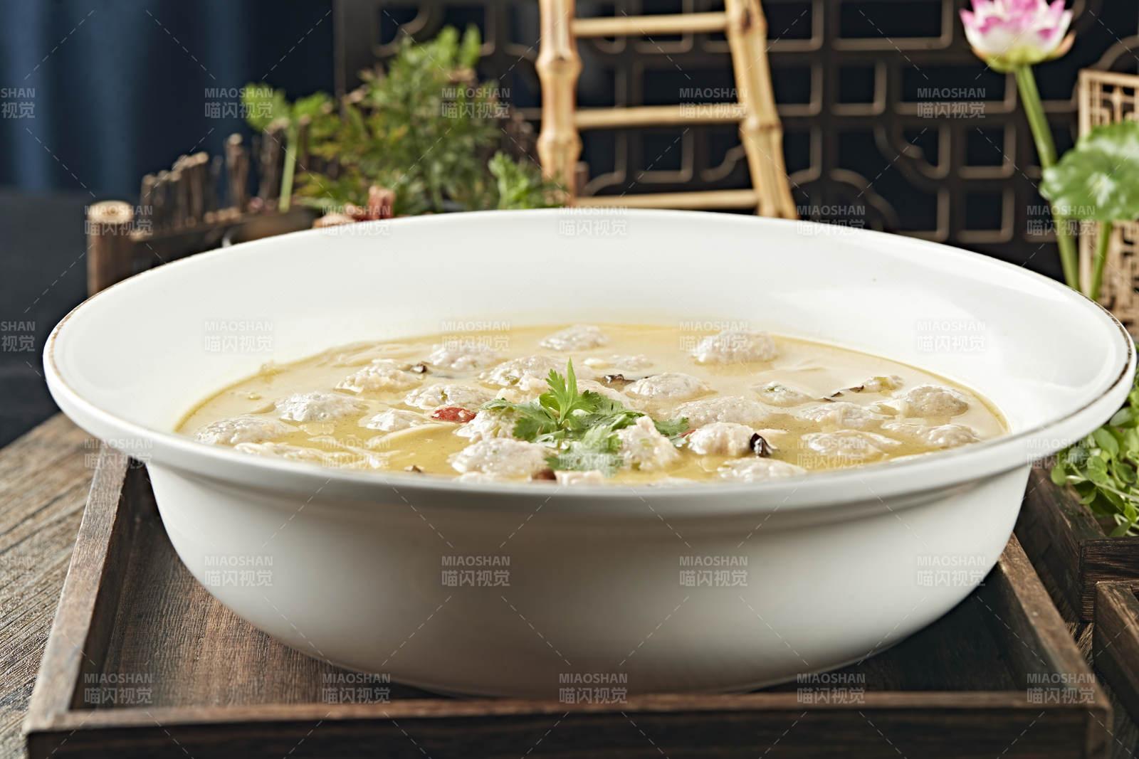 酸湯汆香菜豬肉丸