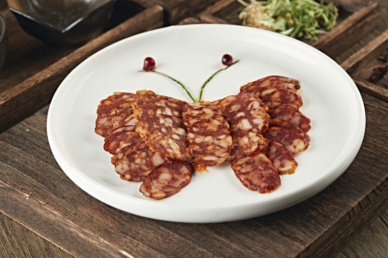 手工传统川味熏腊肠切片