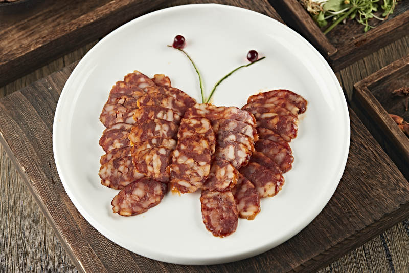 手工传统川味熏腊肠切片