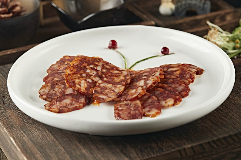 手工传统川味熏腊肠切片