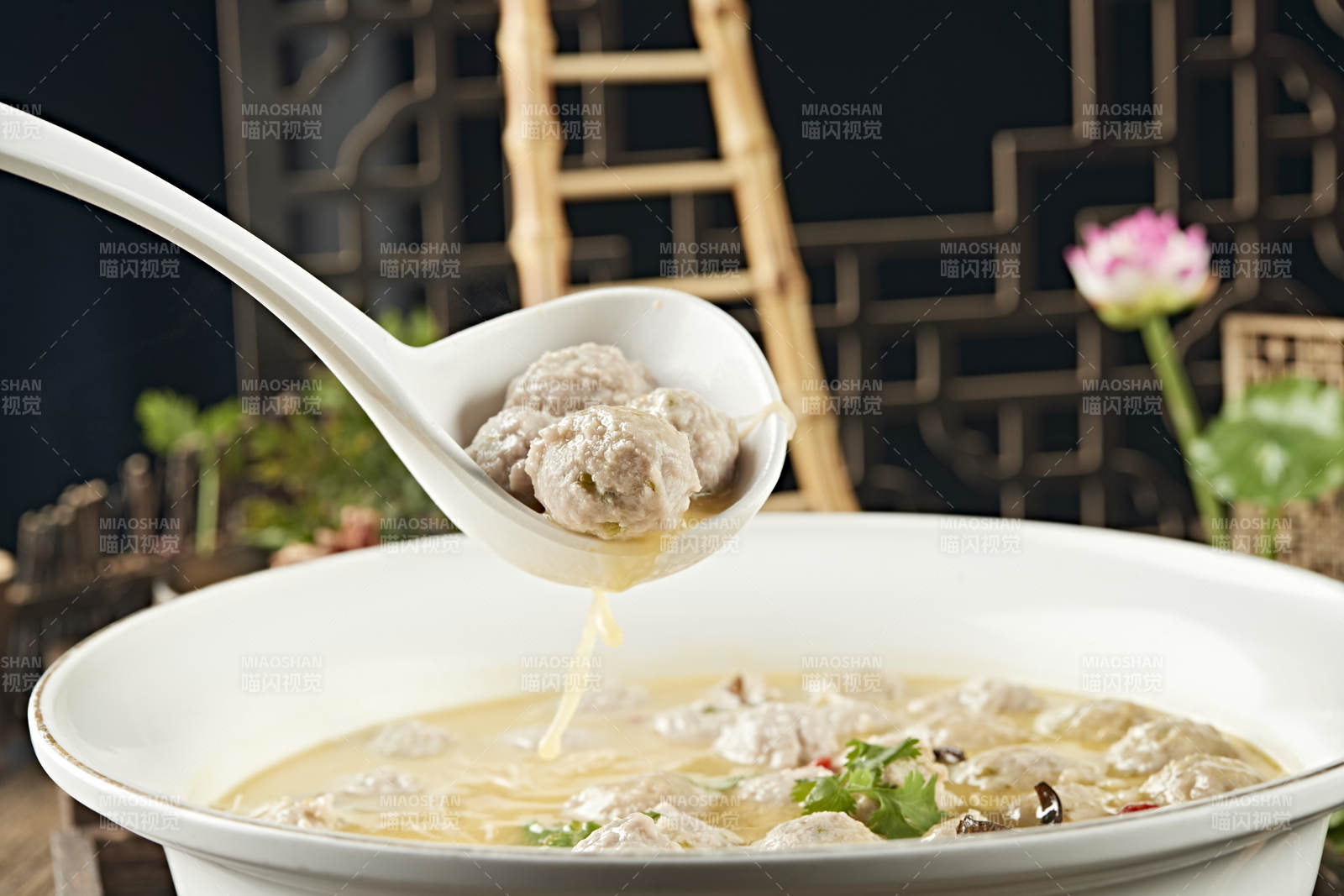 酸湯汆香菜豬肉丸