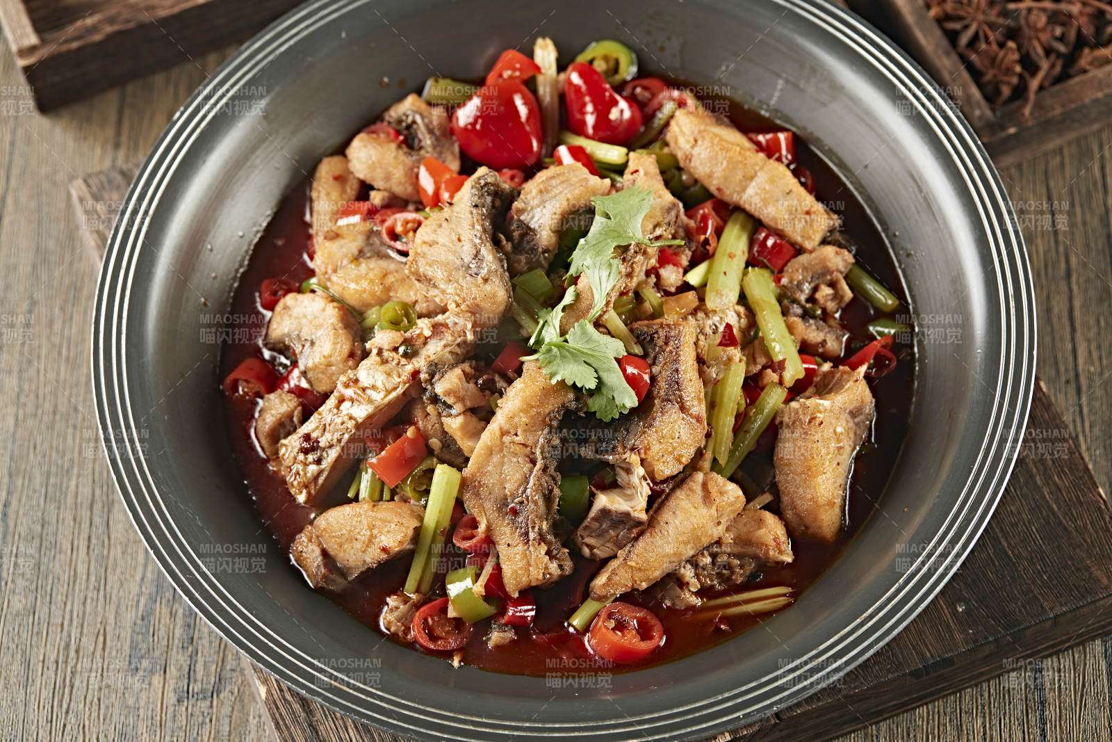 紅油泡椒麻辣水煮魚