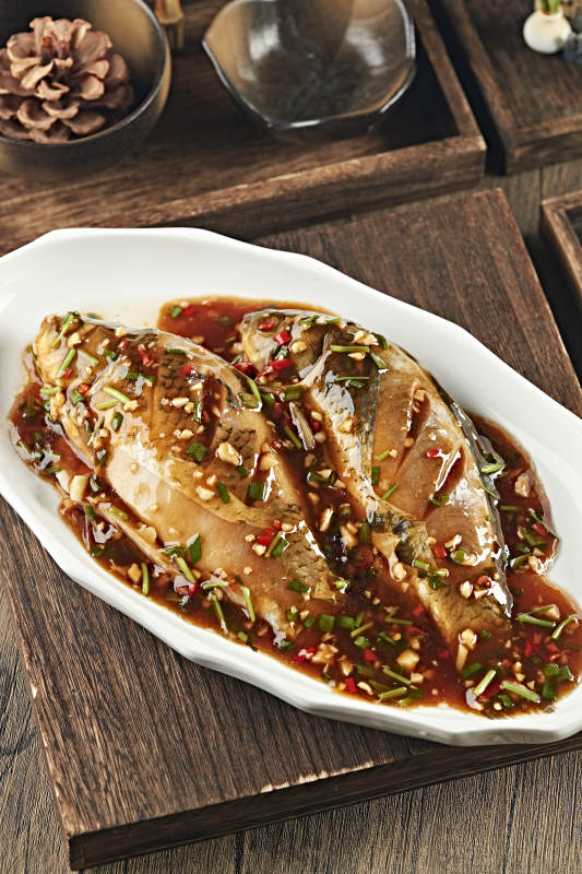 红烧浇汁野生高背鲫鱼