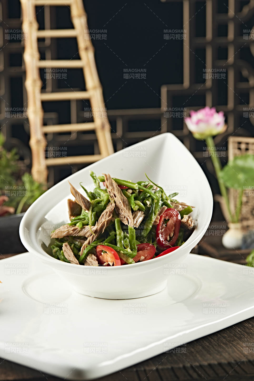 精美涼菜辣椒蕨菜涼拌黑腐竹