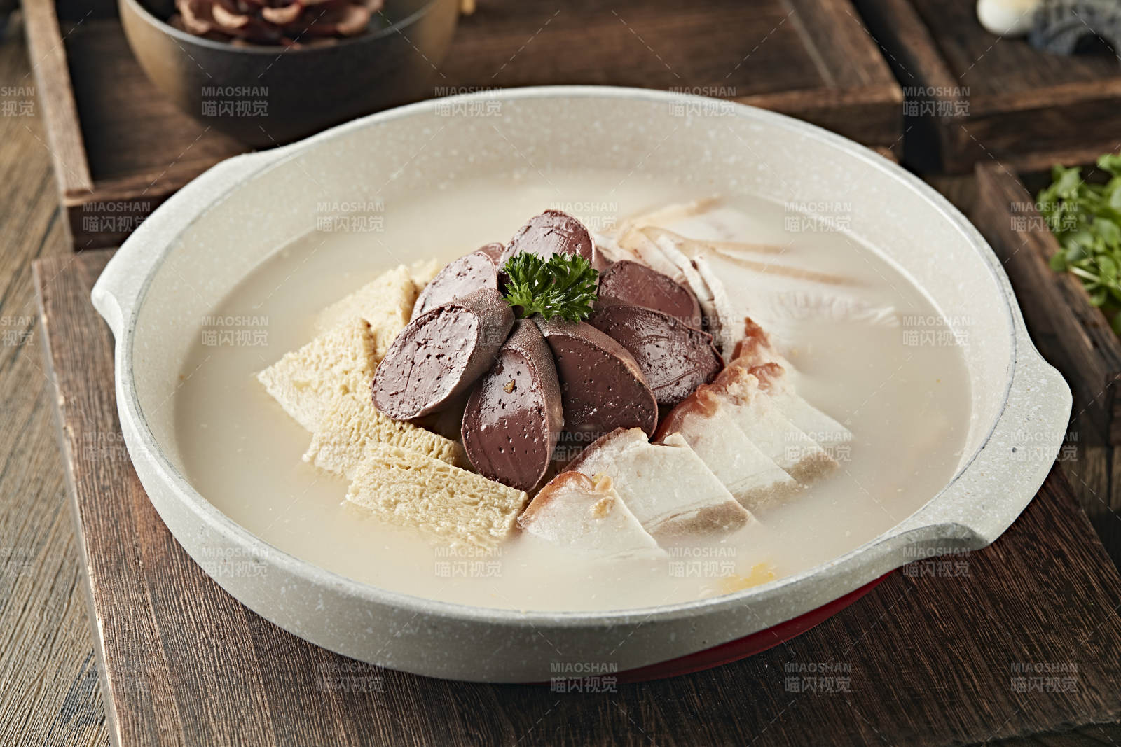 酸菜豆腐白肉煮血腸殺豬菜