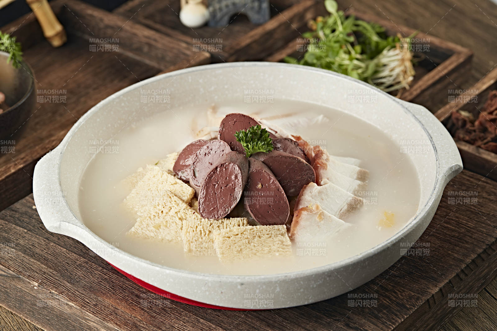 酸菜豆腐白肉煮血腸殺豬菜