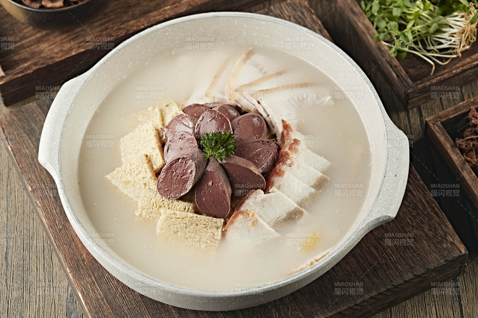 酸菜豆腐白肉煮血腸殺豬菜