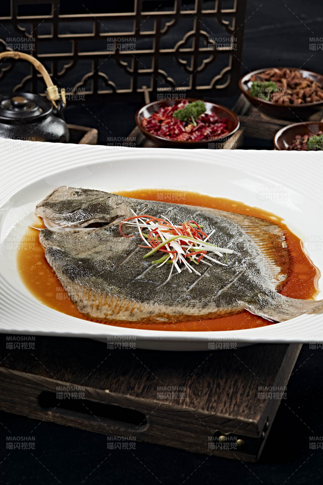 澆汁清蒸多寶魚(yú)