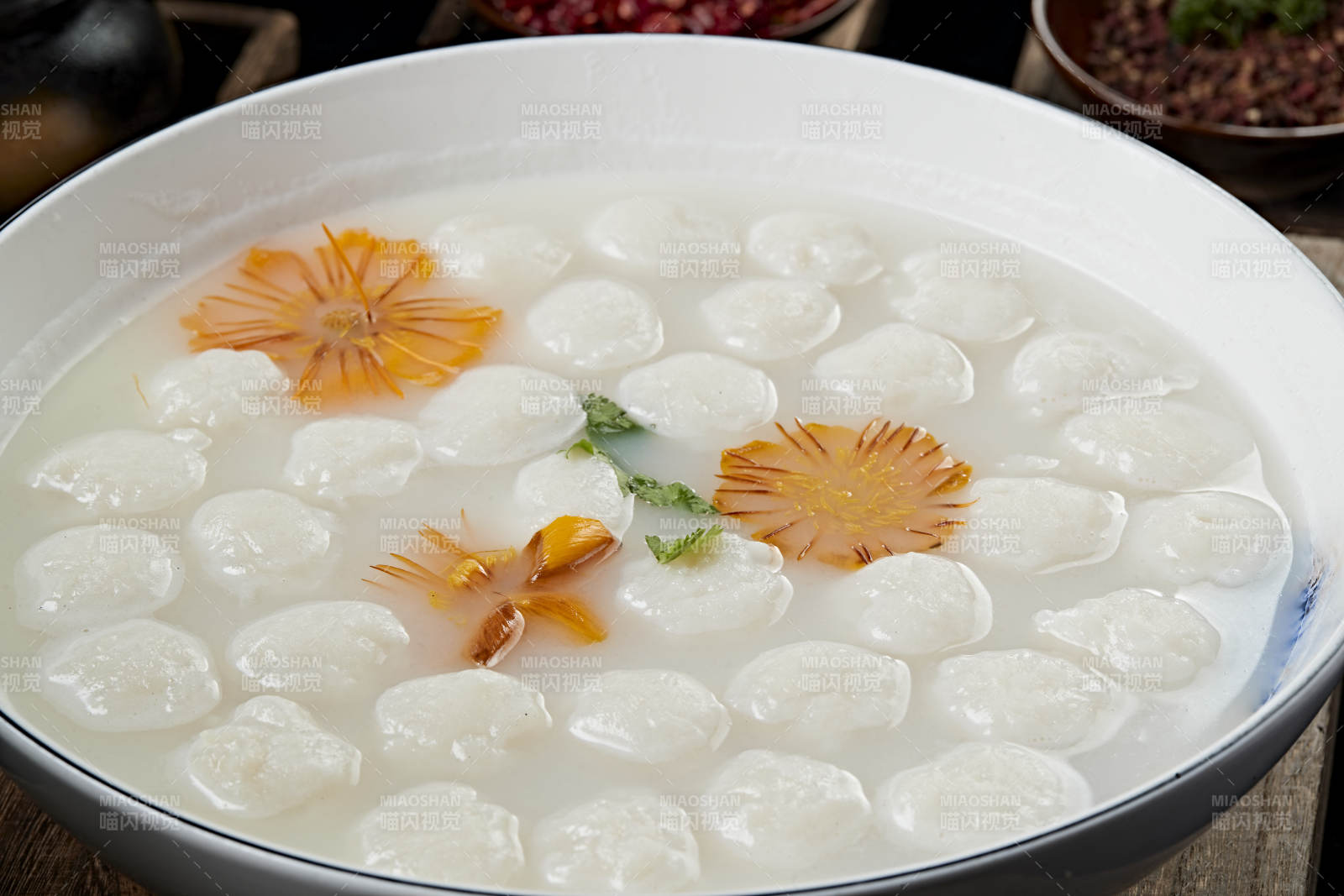 金莲花炖野生草鱼肉丸