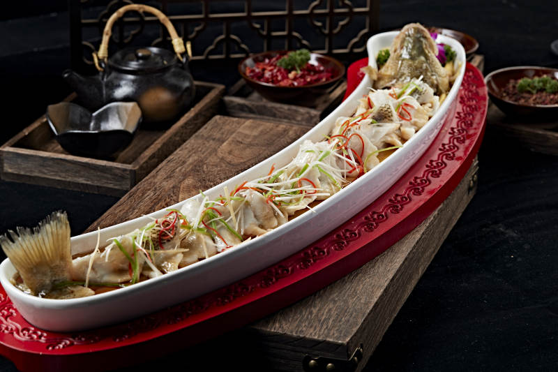 浇汁盘龙蒸鲈鱼