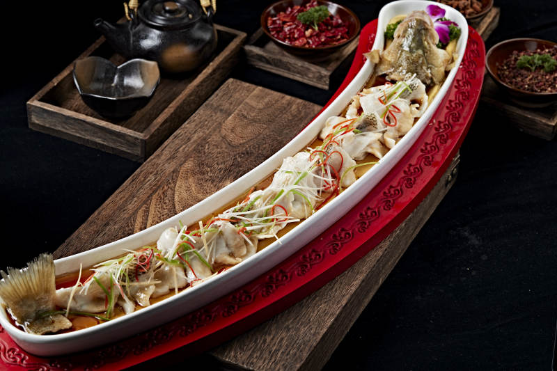 浇汁盘龙蒸鲈鱼