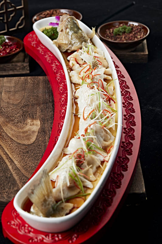 浇汁盘龙蒸鲈鱼