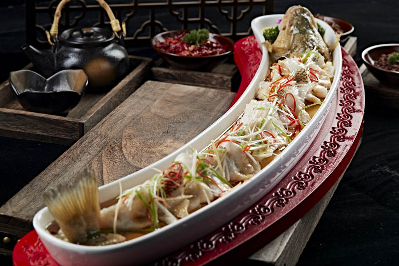 浇汁盘龙蒸鲈鱼