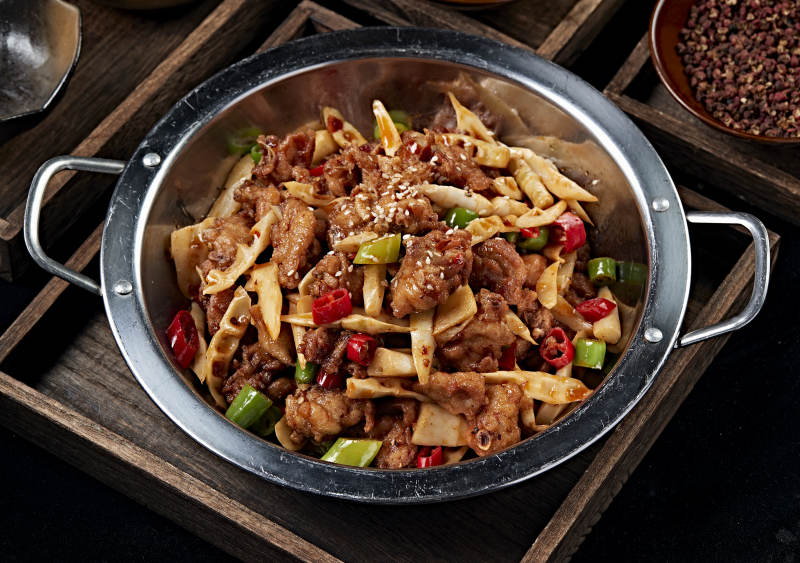 锅仔香辣青笋柴鸡块