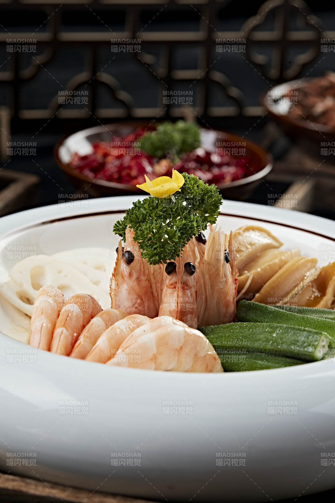 浇汁冷拼藕片鲍鱼明虾秋葵