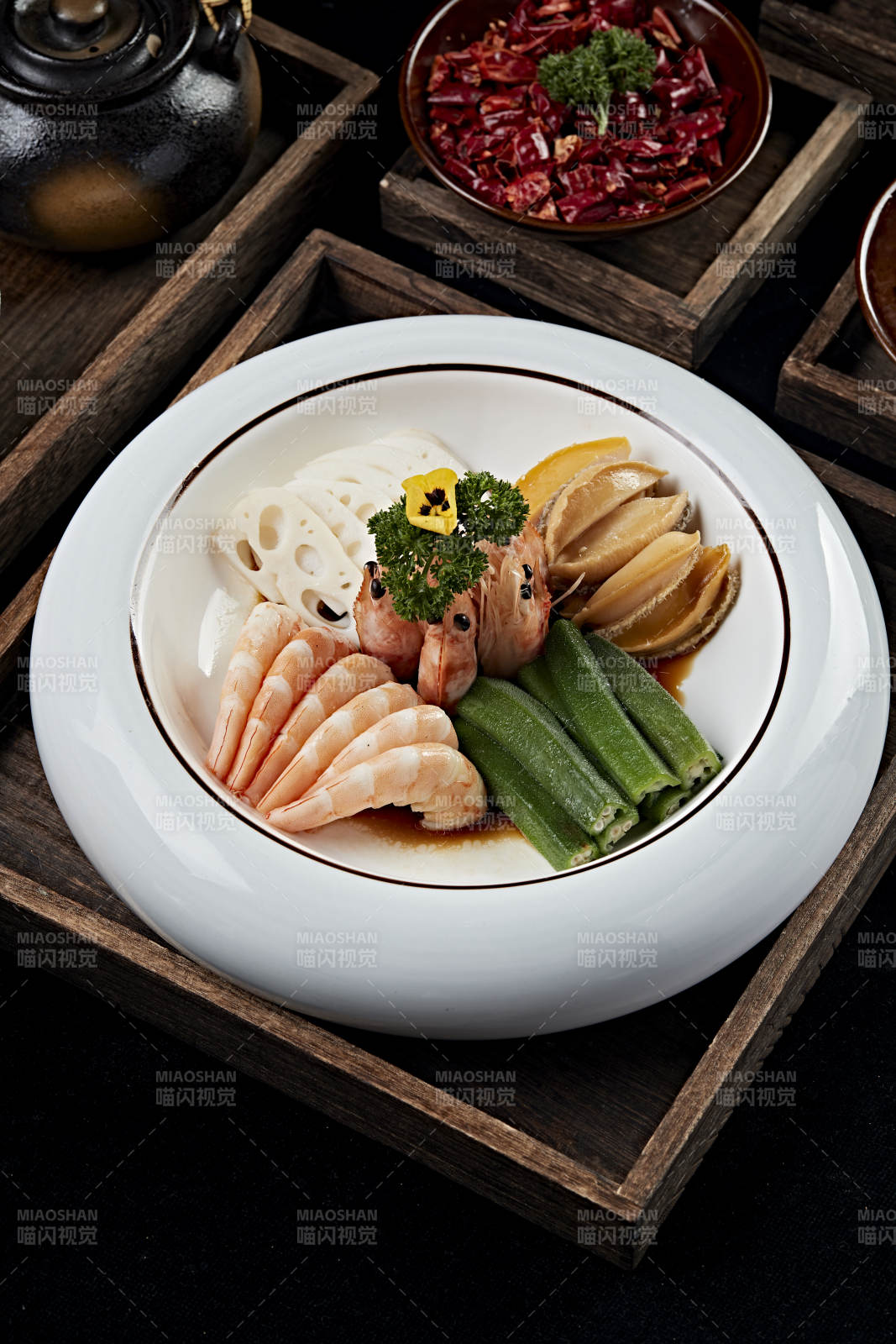 浇汁冷拼藕片鲍鱼明虾秋葵