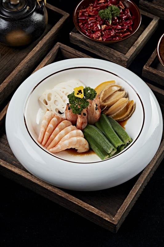 浇汁冷拼藕片鲍鱼明虾秋葵