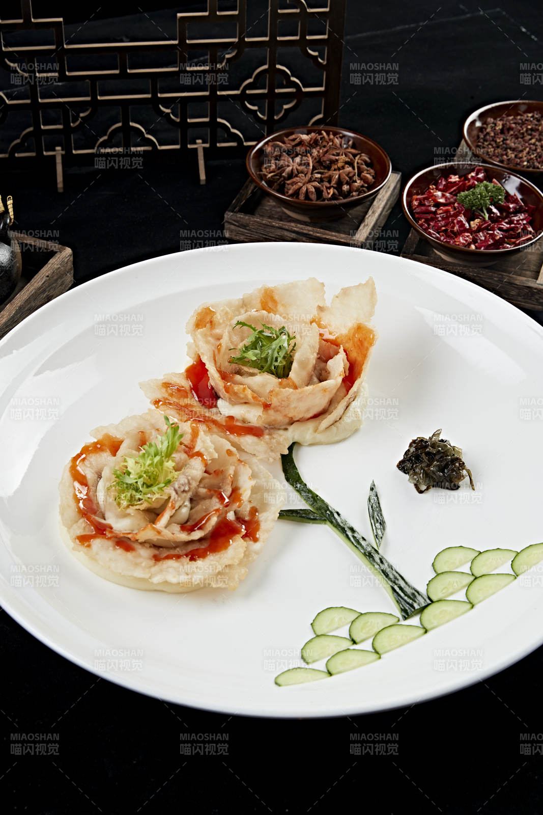 牡丹花造型的茄汁炸熘鱼片