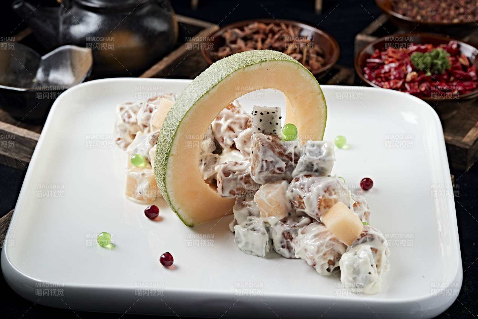 沙拉酱拌哈密瓜牛肉粒